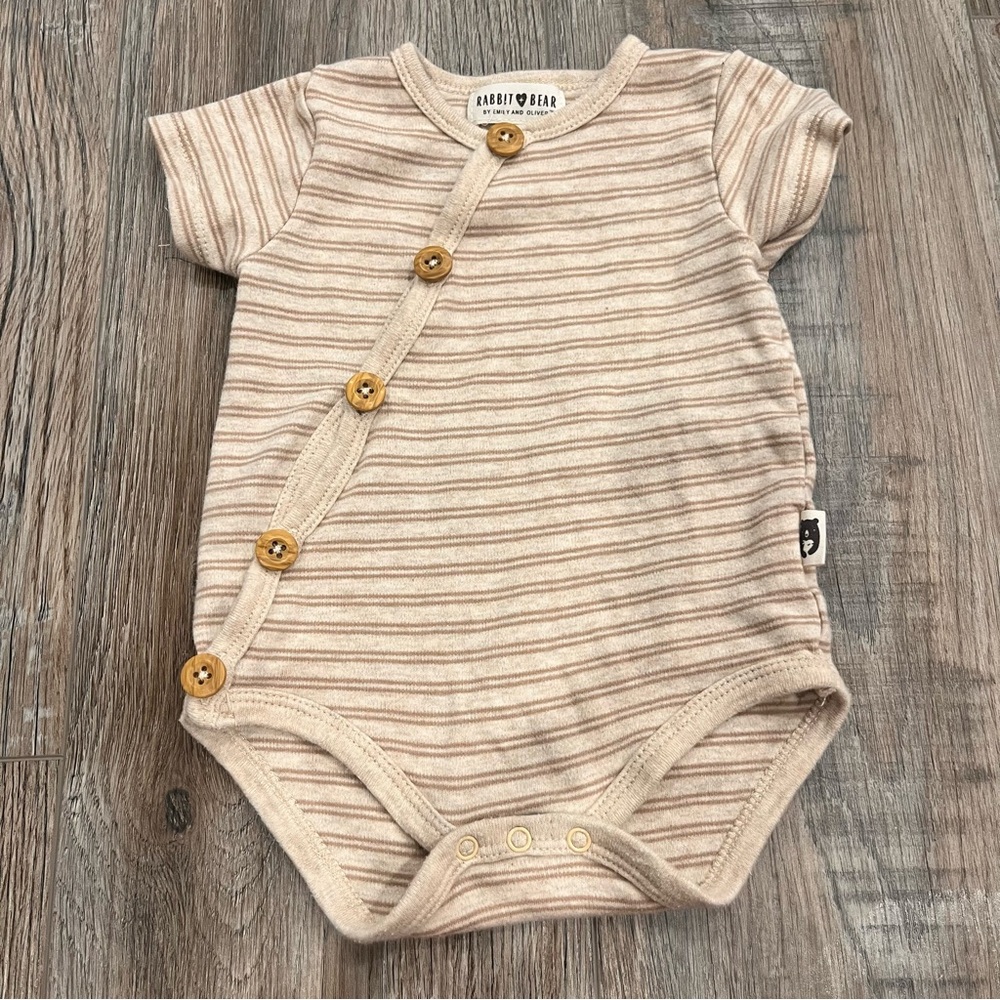 🦋 5/10 Striped Neutral Bodysuit
